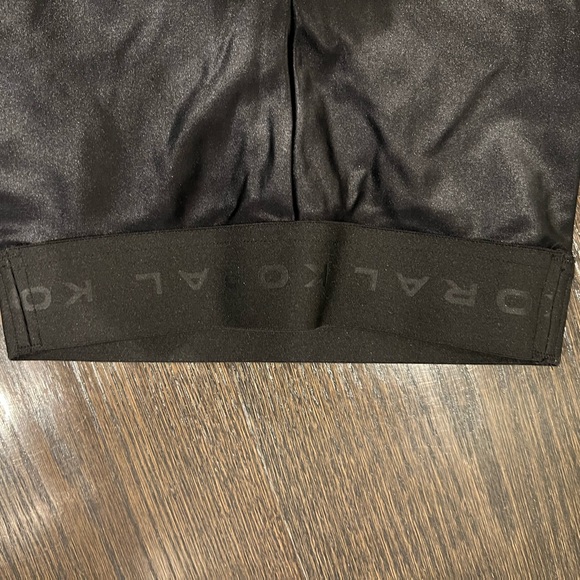 LADIES EXTRA SMALL XS KORAL ACTIVEWEAR HIGH WASTE LUSTROUS LEGGINGS BLACK - Picture 4 of 4